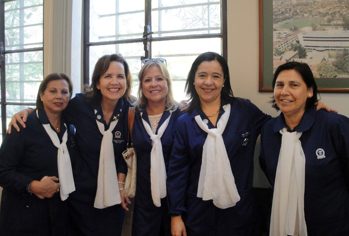 Actividad fin de año Damas Azul en Hospital FACH
